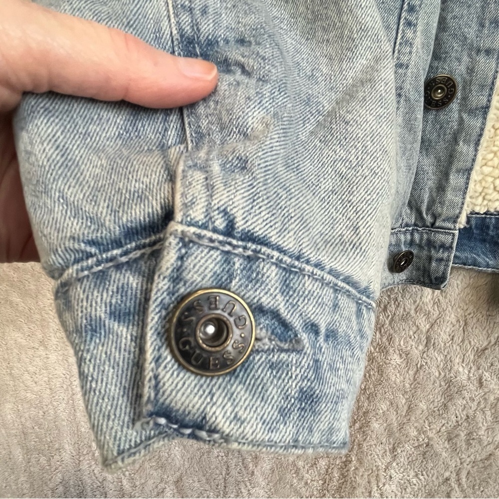 Guess Fleece Lined Denim Trucker Jacket Sz M Jeans Boho Light Wash Unisex - Picture 5 of 16